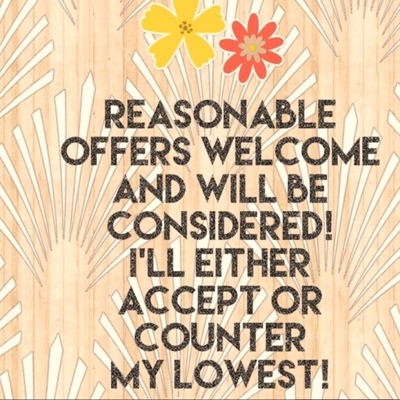 WELCOME! SCROLL ⬇️ FOR VINTAGE HARD GOODS, JEWELRY, CLOTHES, BAGS, & TREASURES! - Picture 8 of 16